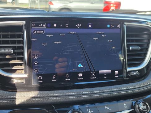 Used 2023 Chrysler Pacifica Limited image 14