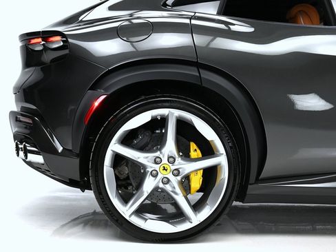 Used 2024 Ferrari Purosangue image 12