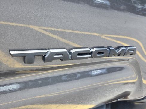 Used 2021 Toyota Tacoma TRD Off-Road w/ TRD Premium Off Road Package AWD/4WD image 36