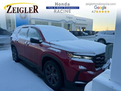 Used 2025 Honda Pilot Sport image 1