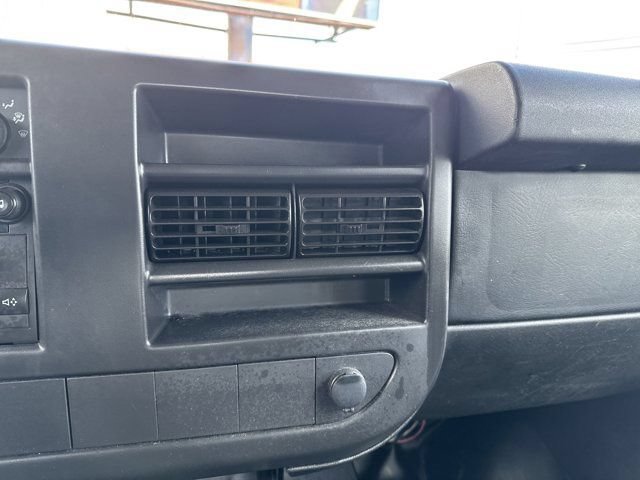 Used 2014 Chevrolet Express 2500 RWD image 19