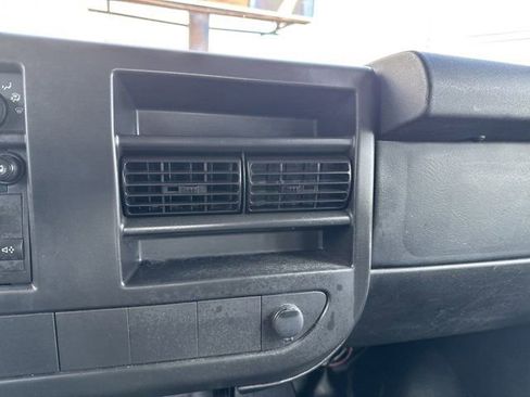 Used 2014 Chevrolet Express 2500 RWD image 19