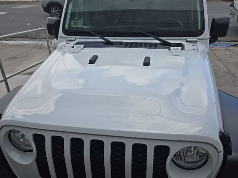 Used 2020 Jeep Gladiator Sport w/ Quick Order Package 24S image 3