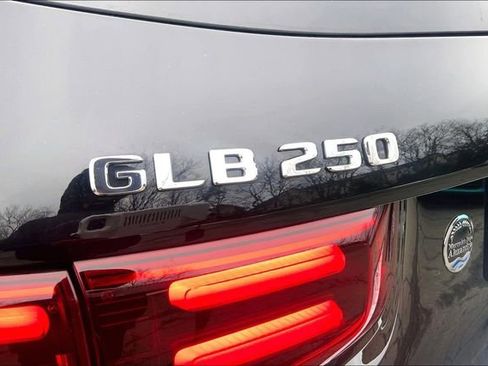 Used 2026 Mercedes-Benz GLB 250 4MATIC image 8