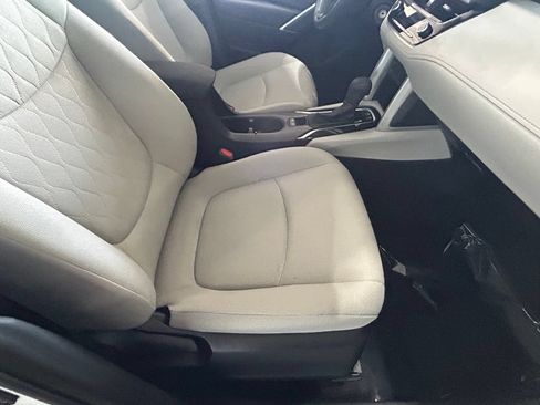 Used 2024 Toyota Corolla Cross L FWD image 32