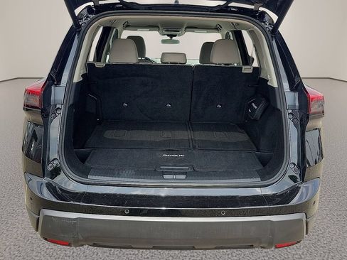 Used 2025 Nissan Rogue SV FWD image 8