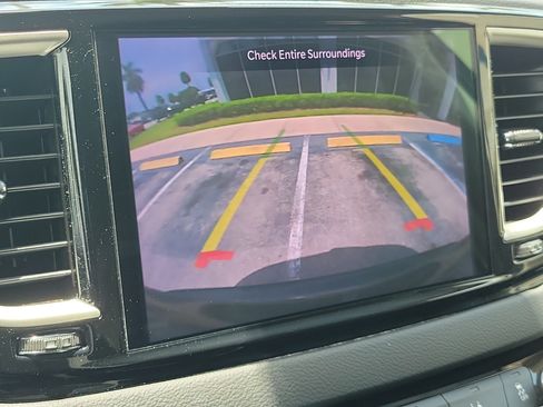 Used 2023 Chrysler Pacifica Touring-L FWD image 28