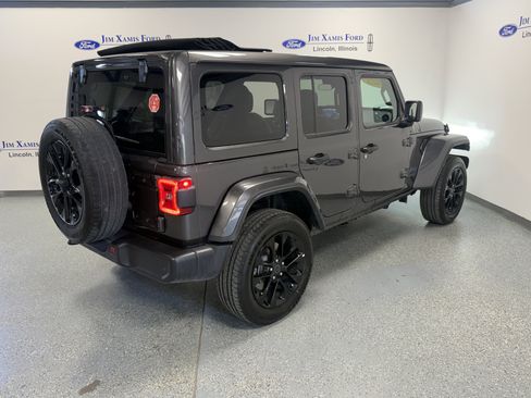 Used 2025 Jeep Wrangler Unlimited Sahara w/ Safety Group AWD/4WD image 31