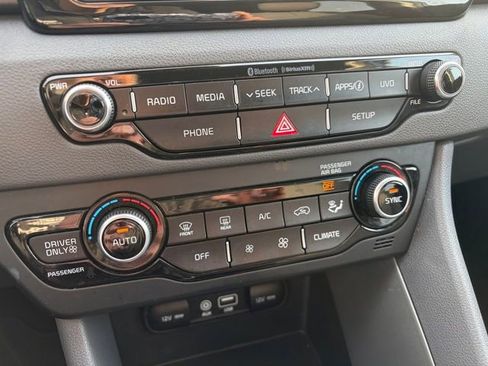 Used 2019 Kia Niro LX image 10