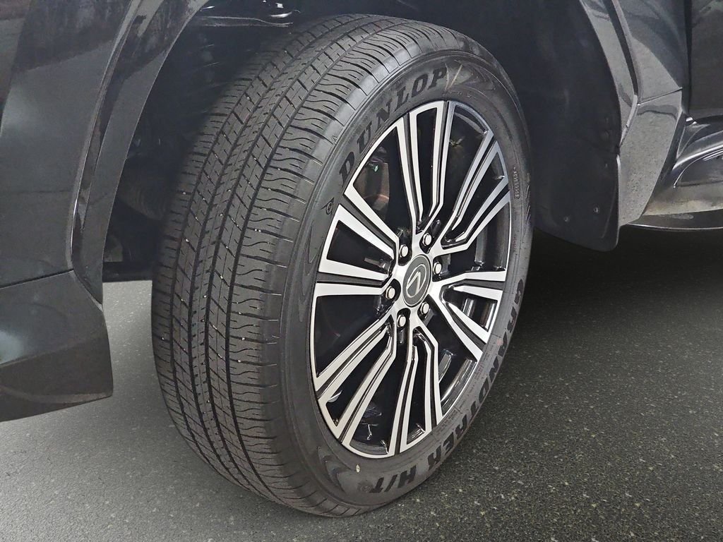 Certified 2025 Lexus LX 600 4WD w/ Appearance Package image 34