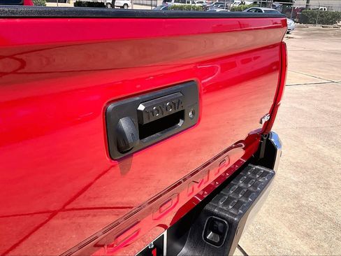 Used 2020 Toyota Tacoma SR5 RWD image 61