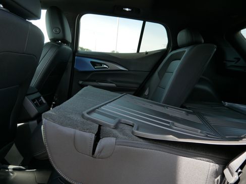 New 2026 Chevrolet Equinox EV LT w/ LPO, Blackout Package FWD image 5