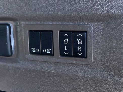 Used 2023 GMC Yukon Denali image 39