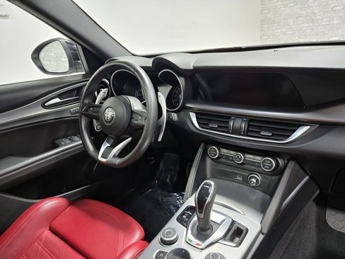 Used 2022 Alfa Romeo Stelvio Veloce image 60