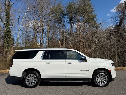 Used 2023 Chevrolet Suburban Premier image 5