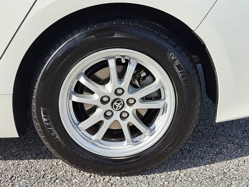 Used 2017 Toyota Prius Prime Plus image 5