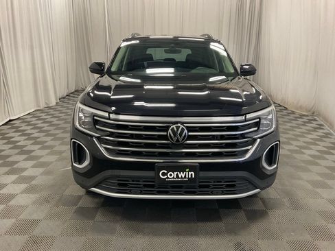 Used 2025 Volkswagen Atlas SE AWD/4WD image 2