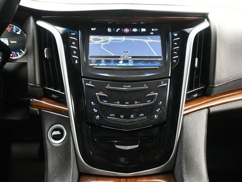 Used 2018 Cadillac Escalade Luxury image 22