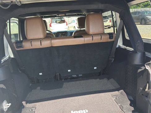 Used 2015 Jeep Wrangler Unlimited Sahara w/ Mopar Chrome Edition Group AWD/4WD image 30