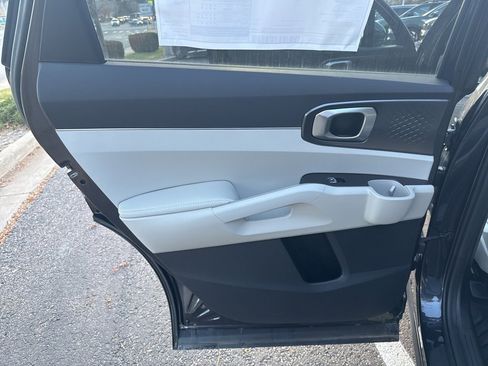 New 2025 Kia Sorento S image 42