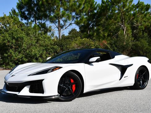 Used 2024 Chevrolet Corvette E-Ray Convertible w/ 3LZ AWD/4WD image 21