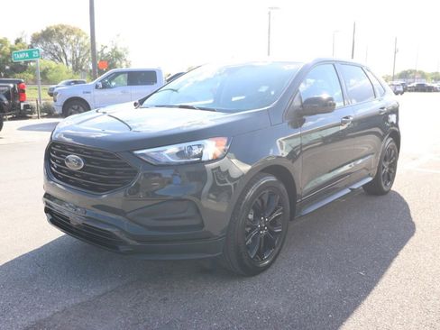 Used 2024 Ford Edge SE w/ Black Appearance Package image 3