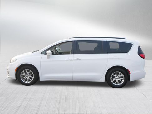 Used 2022 Chrysler Pacifica Touring-L FWD image 4