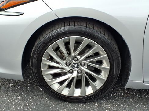 Used 2019 Lexus ES 350 Ultra Luxury FWD image 32