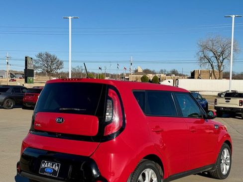 Used 2016 Kia Soul + image 4