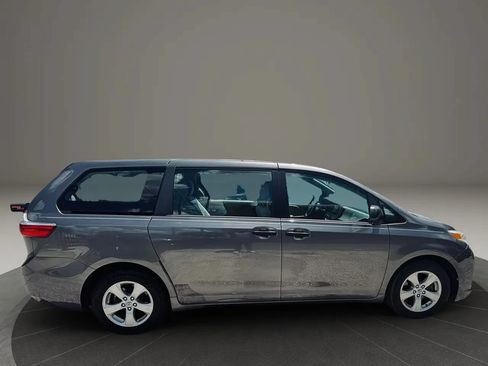 Used 2016 Toyota Sienna L FWD image 6