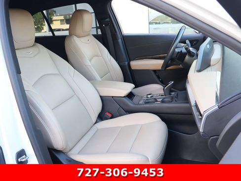Used 2024 Cadillac XT4 Premium Luxury w/ Technology Package FWD image 20