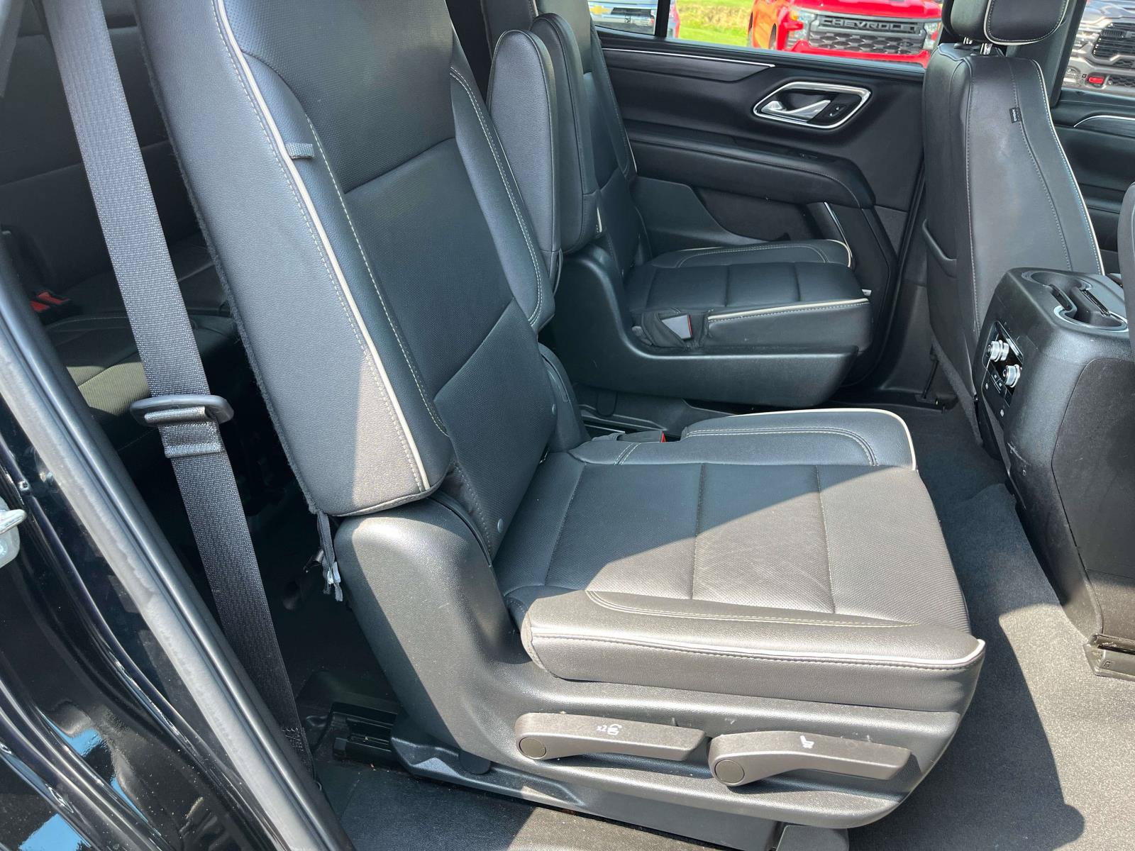 Used 2023 GMC Yukon SLT AWD/4WD image 24
