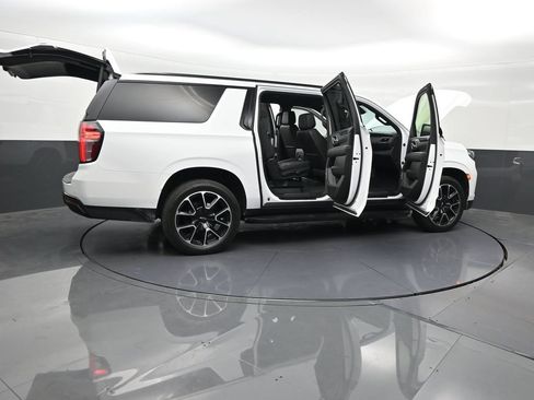 Used 2024 Chevrolet Suburban RST w/ Luxury Package RWD image 32
