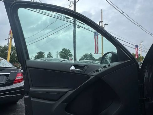 Used 2016 Volkswagen Tiguan R-Line FWD image 9