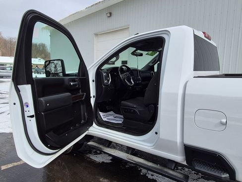 Used 2022 GMC Sierra 3500 SLE w/ SLE Convenience Package image 9