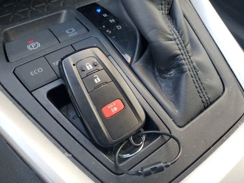 Used 2025 Toyota RAV4 XLE FWD image 24