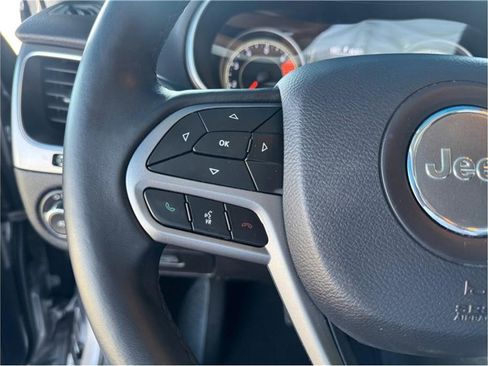 Used 2019 Jeep Cherokee Latitude Plus image 14