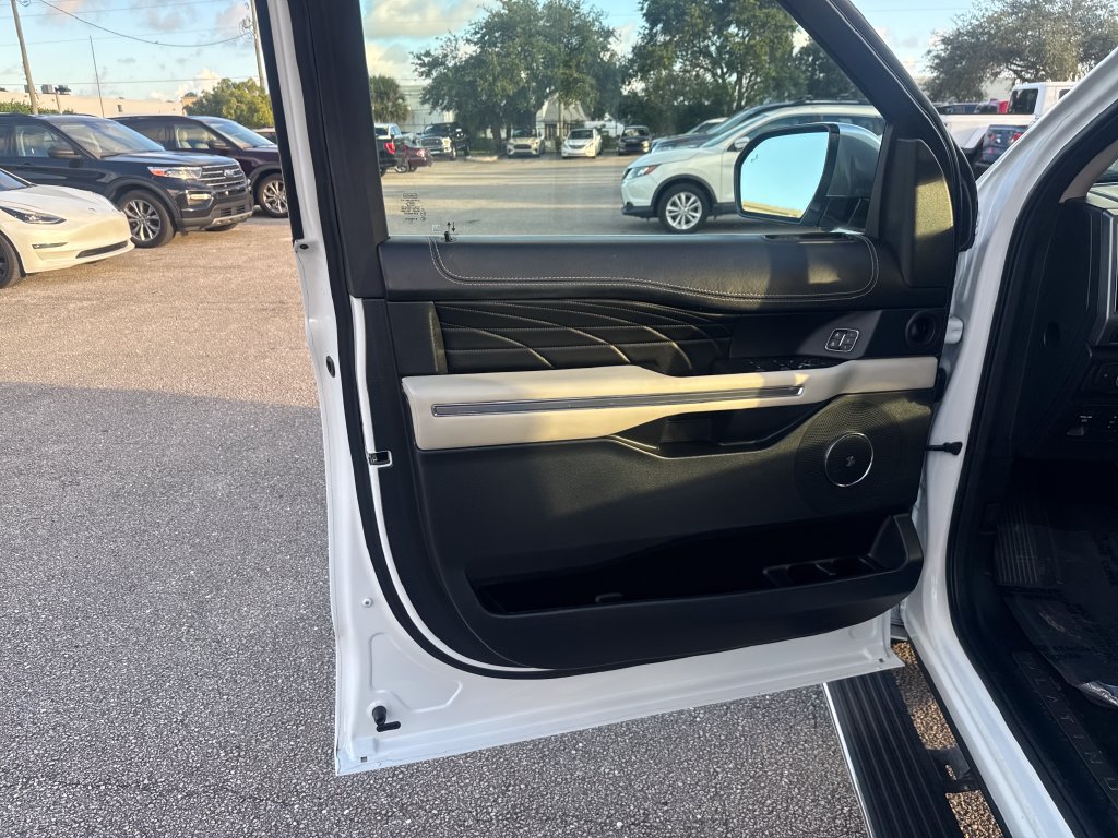 Used 2020 Ford Expedition Platinum RWD image 16