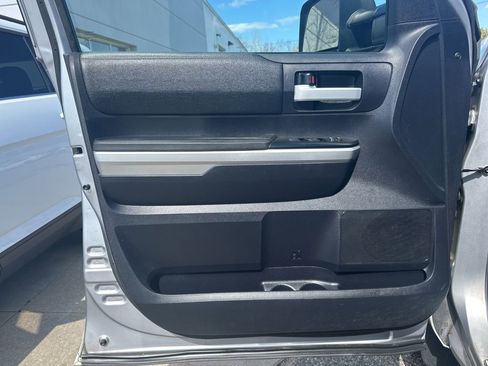 Used 2016 Toyota Tundra SR5 AWD/4WD image 14