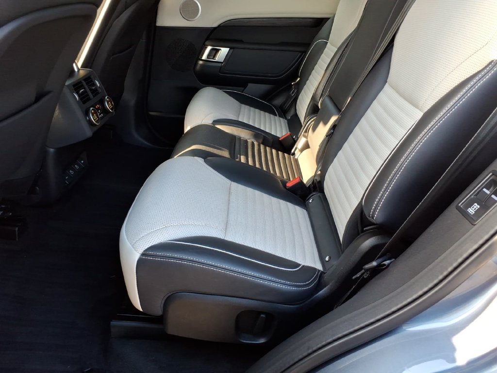 Used 2022 Land Rover Discovery HSE R-Dynamic AWD/4WD image 11