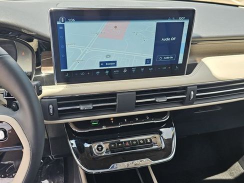 New 2025 Lincoln Corsair Grand Touring image 9