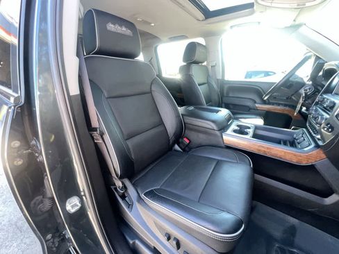 Used 2017 Chevrolet Silverado 1500 High Country AWD/4WD image 28