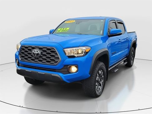 Used 2021 Toyota Tacoma TRD Off-Road w/ Technology Package image 2