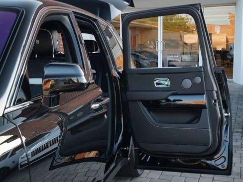 Certified 2023 Rolls-Royce Cullinan AWD/4WD image 30