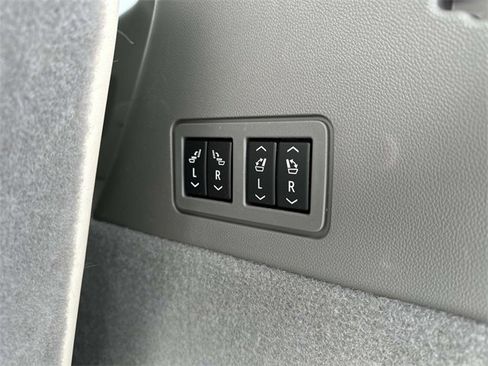 Certified 2023 Cadillac XT6 Premium Luxury image 28