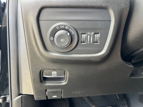 Used 2023 Jeep Grand Cherokee Limited AWD/4WD image 17