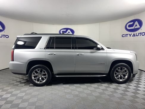 Used 2017 GMC Yukon SLE w/ SLE Value Package image 2