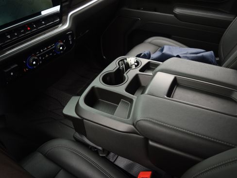 Used 2025 Chevrolet Silverado 3500 LTZ image 12