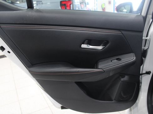 Used 2022 Nissan Sentra SR w/ SR Premium Package image 18