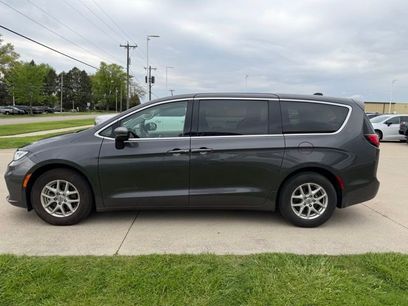 Used 2023 Chrysler Pacifica Touring-L